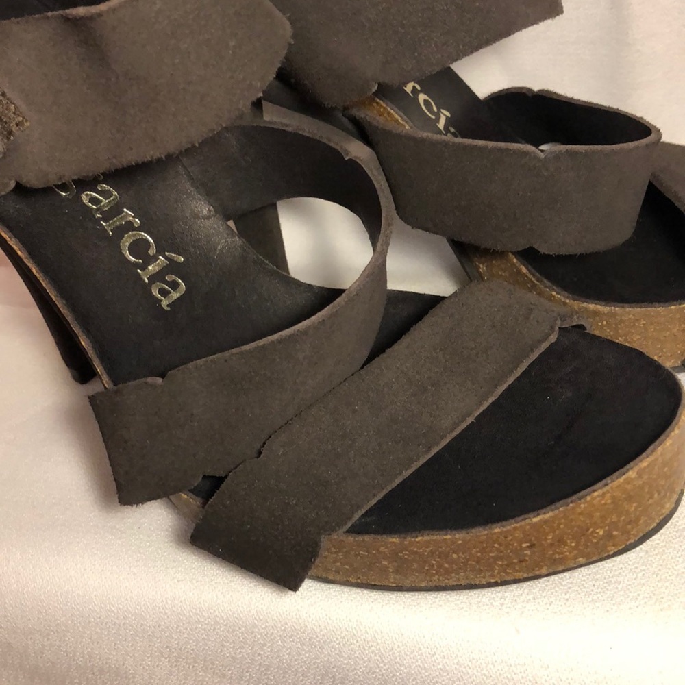 Shoes - Picture 4 of 8